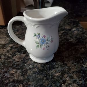 Pfaltzgraff Meadowlane creamer.